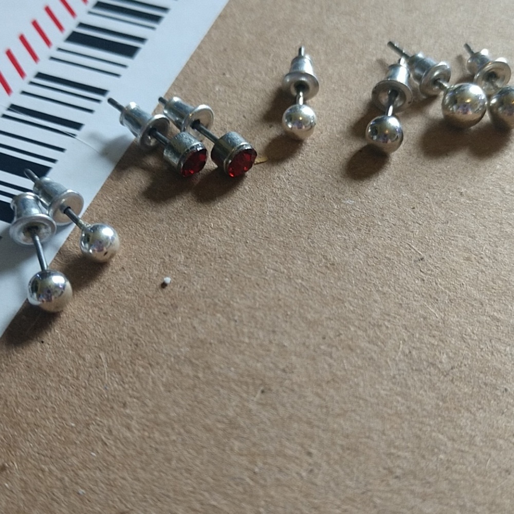 Ear ring studs - Picture 2 of 4